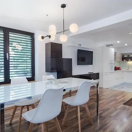 Spacious And Modern Apt, 6 Guests, Station, Self Check-in * Sofía