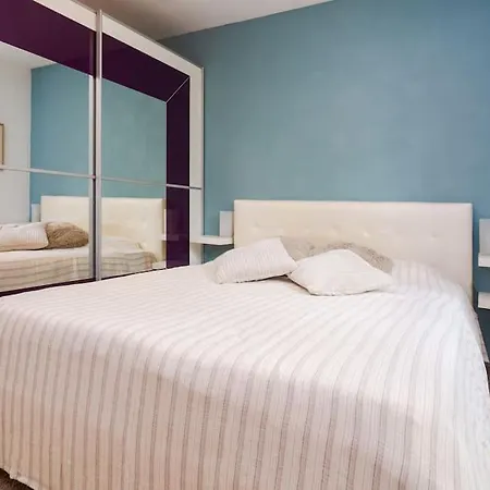 Spacious And Modern Apt, 6 Guests, Station, Self Check-in * Sofía