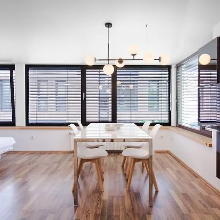 Daire Spacious And Modern Apt, 6 Guests, Station, Self Check-in Sofya