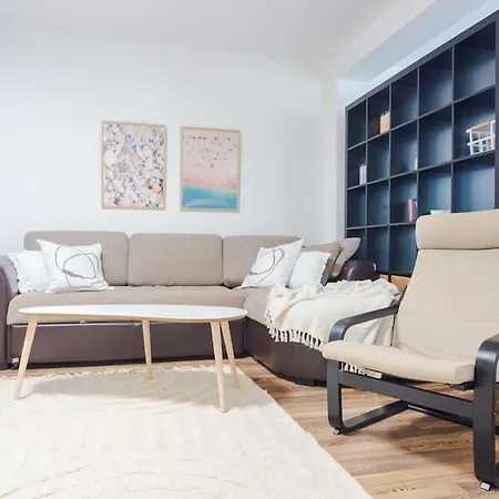 Spacious And Modern Apt, 6 Guests, Station, Self Check-in Sofía