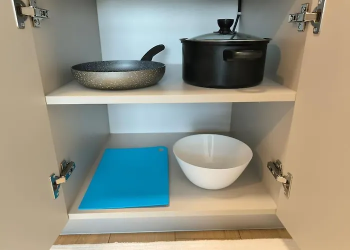 דירה Spacious And Modern Apt, 6 Guests, Station, Self Check-in