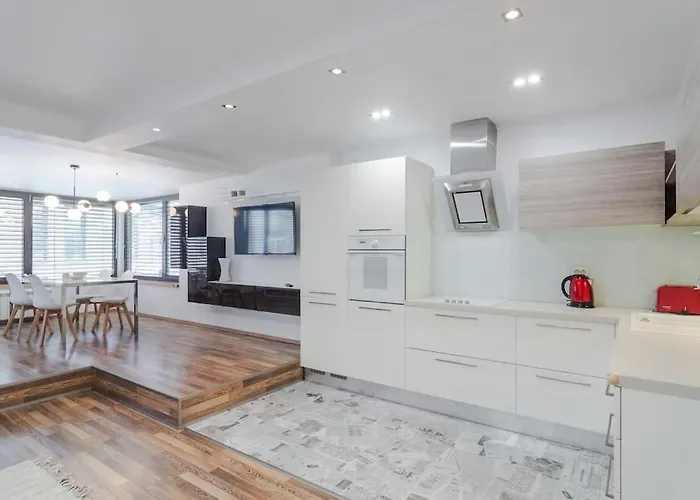 Spacious&modern Apt, 6 Guests, Station, Self Check-in