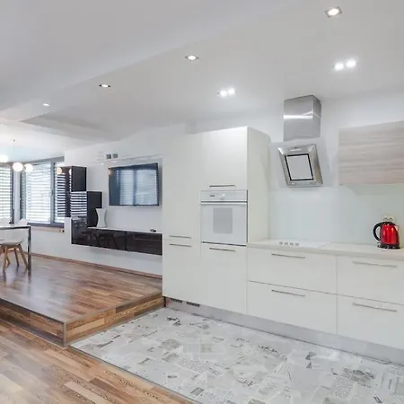 Spacious And Modern Apt, 6 Guests, Station, Self Check-in