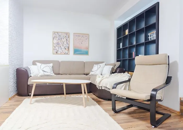 Spacious And Modern Apt, 6 Guests, Station, Self Check-in Sofia