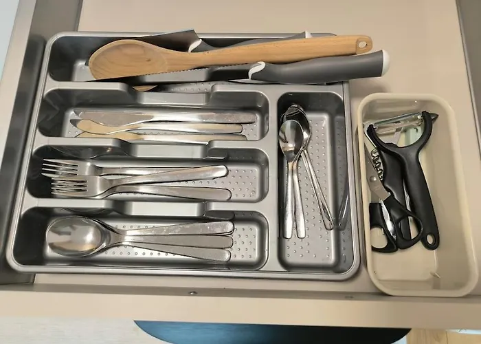 Spacious And Modern Apt, 6 Guests, Station, Self Check-in Apartment Sofia